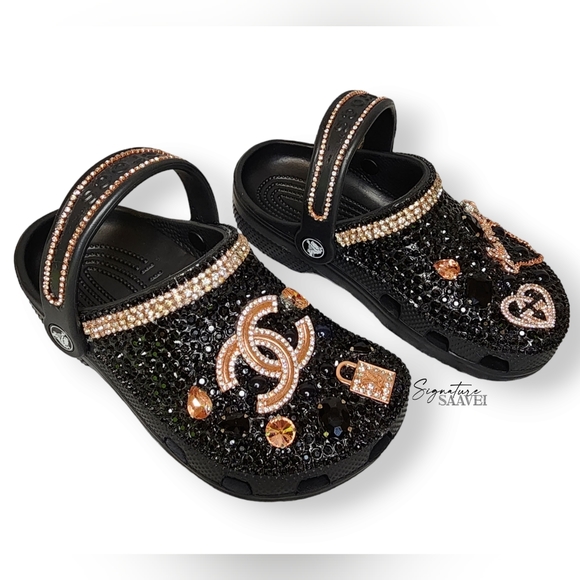 BRAND NEW Signature 'RoseGold' Crocs (Junior Size J1) - Picture 3 of 4